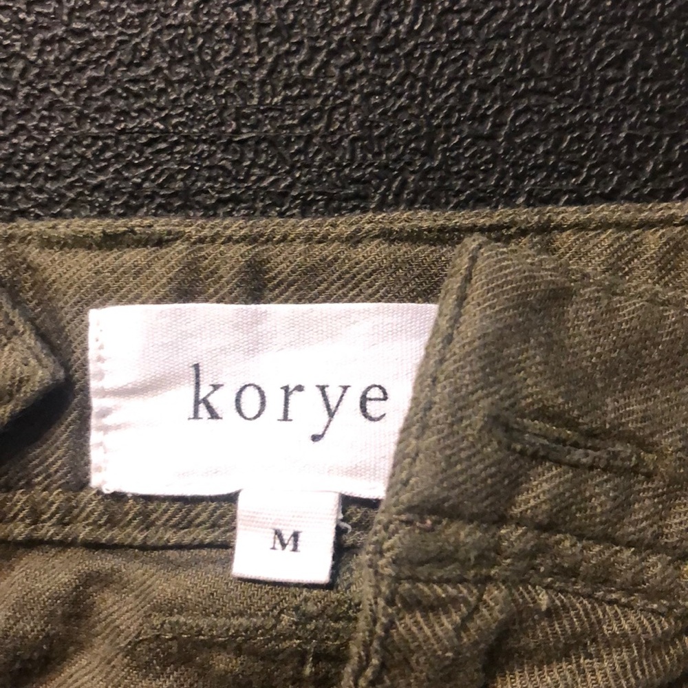 Korye army green shorts